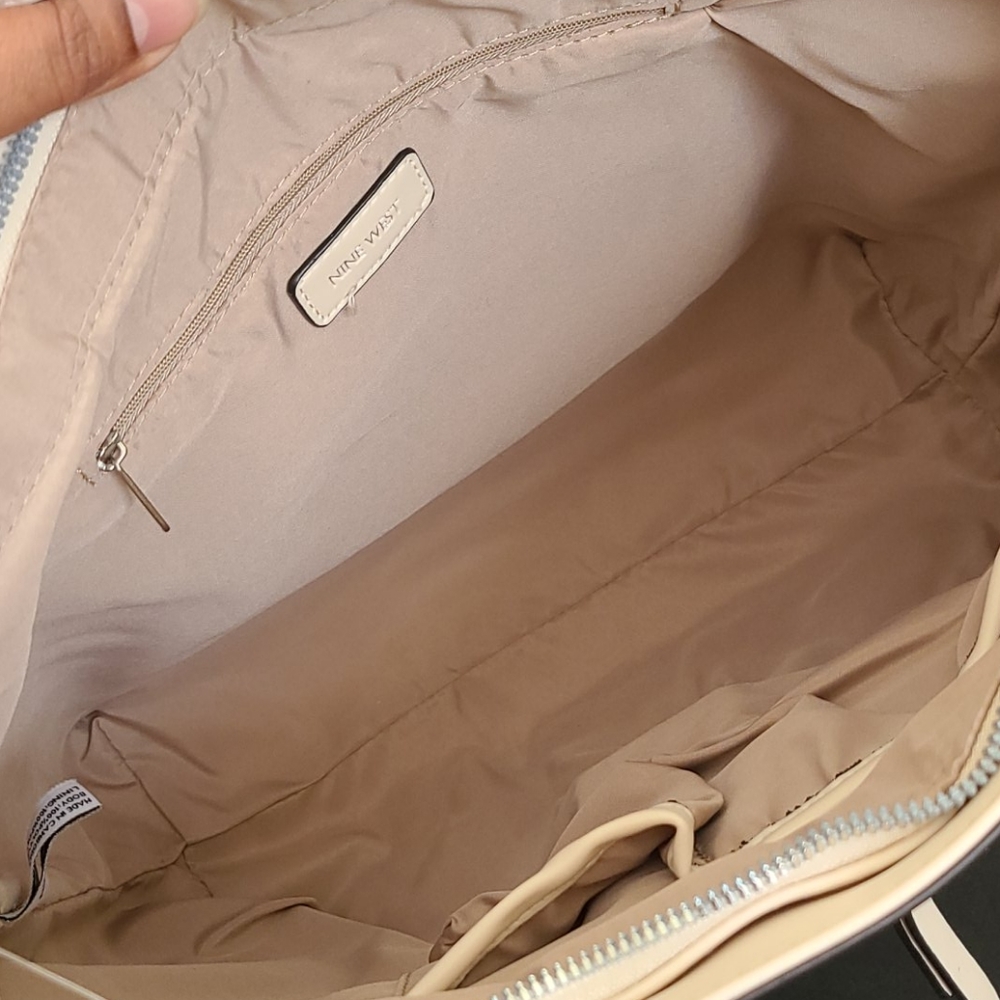 🚫NO LONGER AVAILABLE🚫 Nine West Tote - Picture 11 of 17